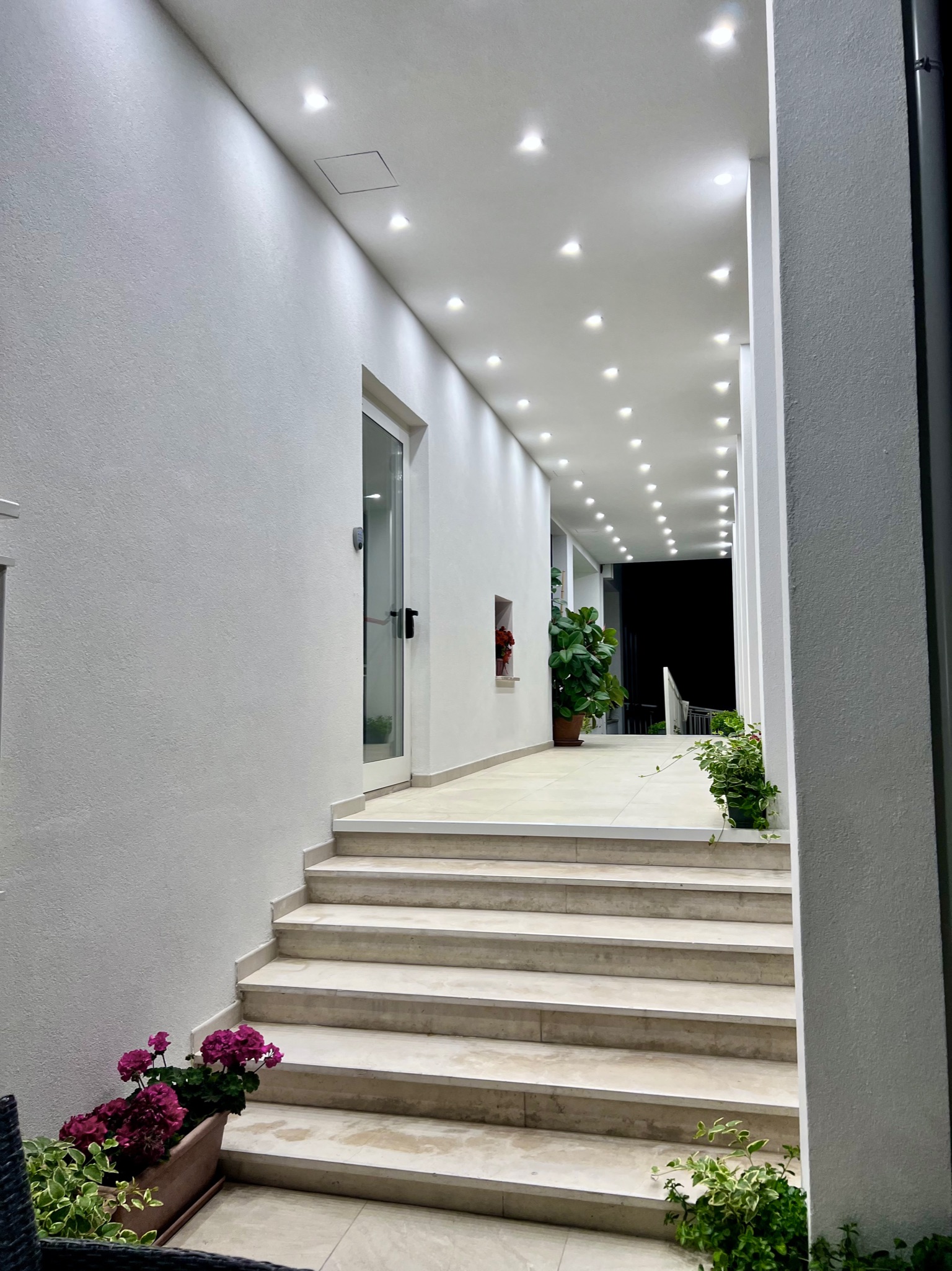 Gallery05